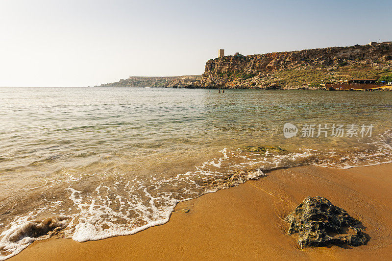 Ghajn Tuffieha湾红沙滩，马耳他